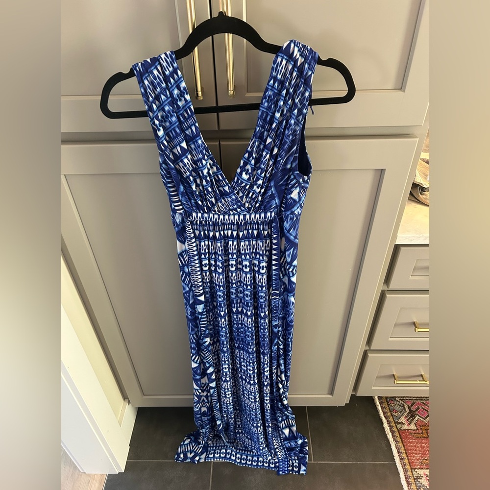 Maggy London Maxi Dress, Size 8 - stunning, vibrant, flattering!